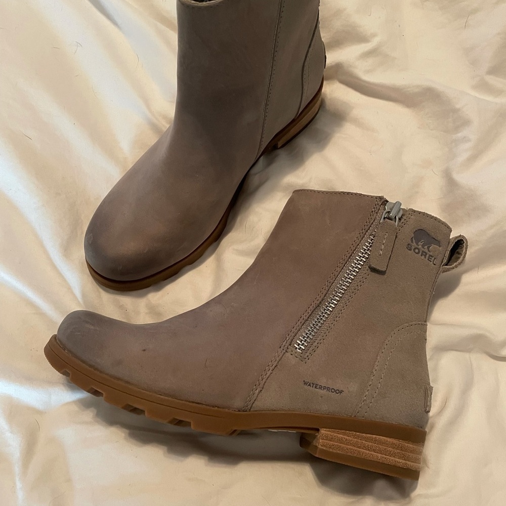Sorel waterproof boots - NEVER WORN